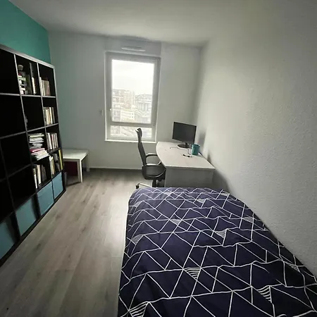 Privee Avec Bureau